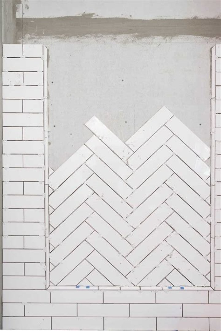 How do you put a herringbone pattern on the wall?