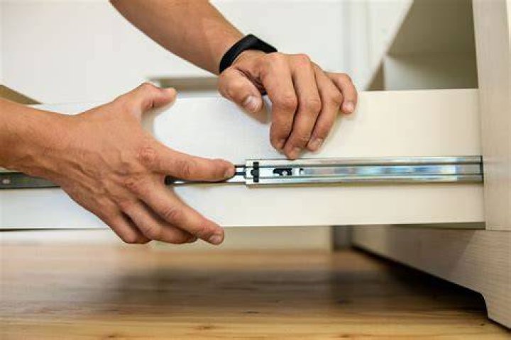 How do you remove and replace kitchen countertops?