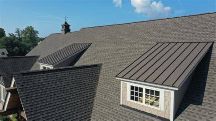 How do you Shingle a metal Valley?
