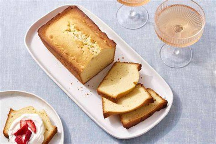 How do you store pound cake after baking?