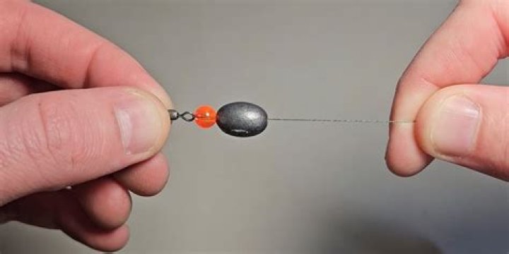 How do you tie a sinker to a fishing line?