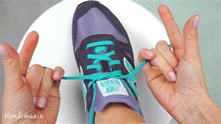How do you tie your shoelace in 2 seconds?