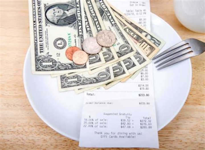 How do you tip at a restaurant with cash?