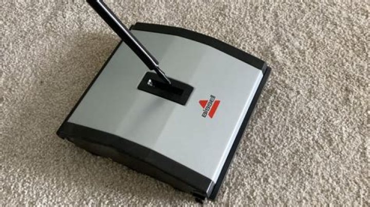 How do you use a Bissell floor finish machine?