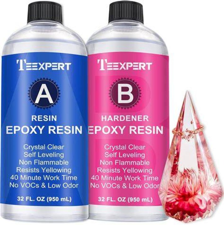 How does epoxy resin and hardener work?