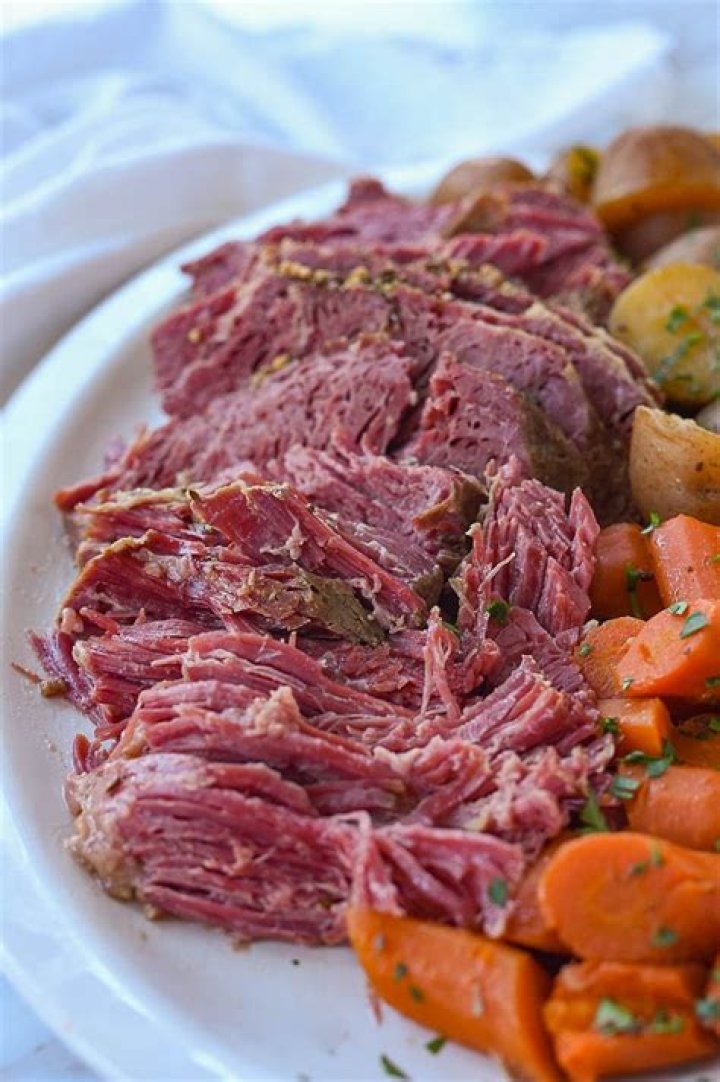 How long do you cook a corned beef round?