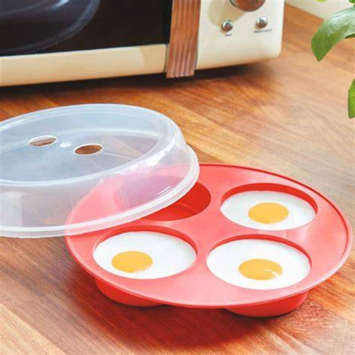 How long do you cook eggs in a microwave egg poacher?