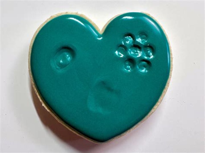 How long does it take for royal icing to set?