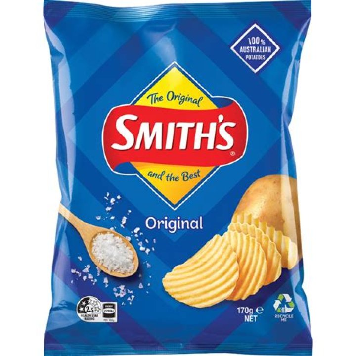 How many calories are in a 170g bag of Smiths Chips?