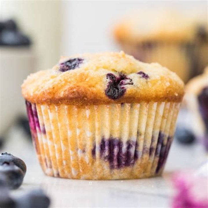 How many calories are in a medium blueberry muffin?