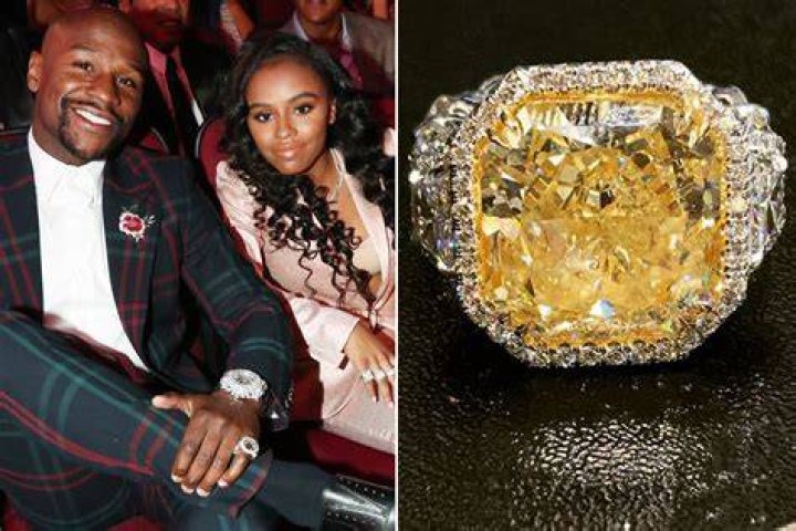 How many carats is Floyd Mayweather's fiances ring?
