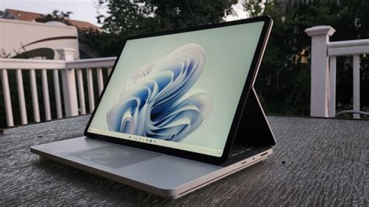 How many cores does surface laptop 2 have?
