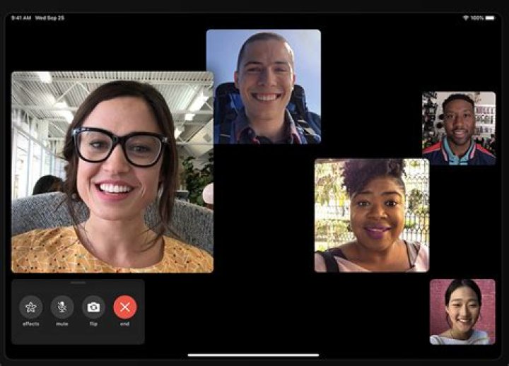 How many people can you FaceTime at once?