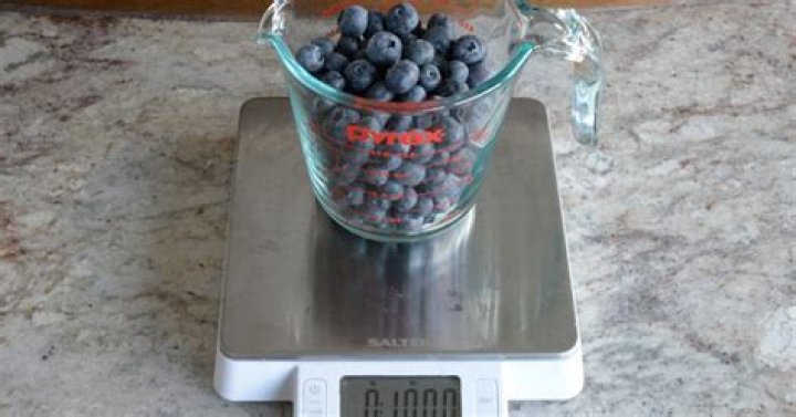 How much do a pint of blueberries weigh?