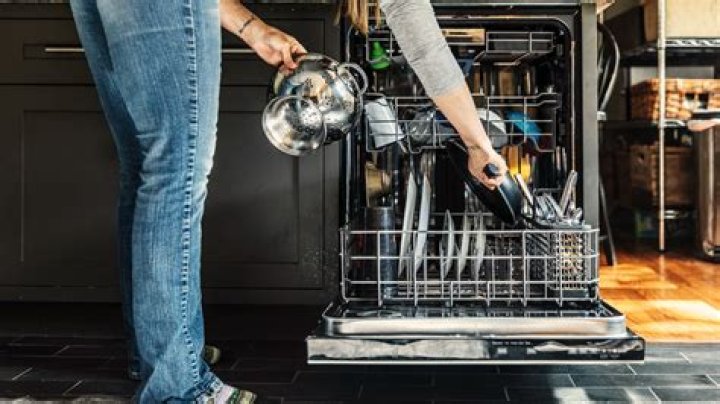 How much do dishwashers make hourly?