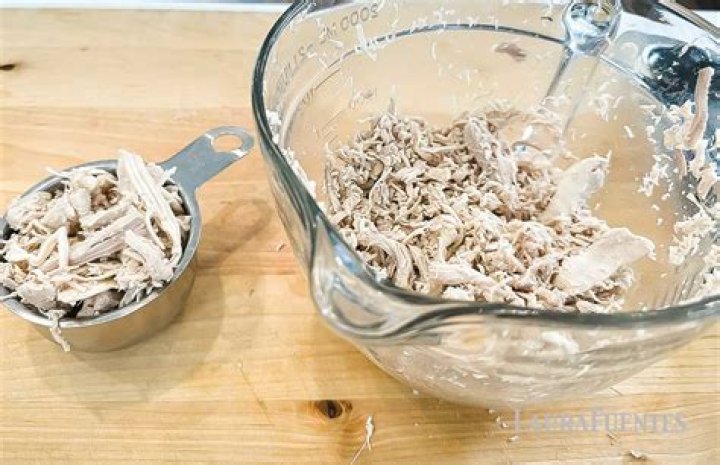 How much does 2 cups of shredded chicken weigh?