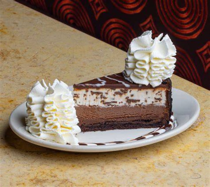 How much does a dishwasher make at The Cheesecake Factory?