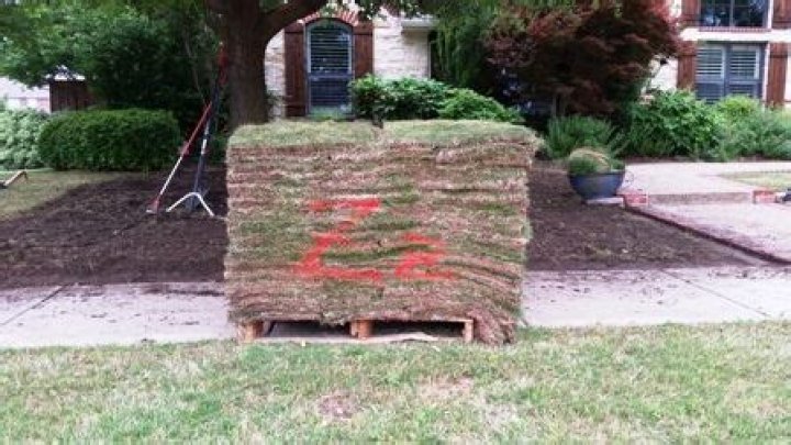How much does a pallet of grass cover?