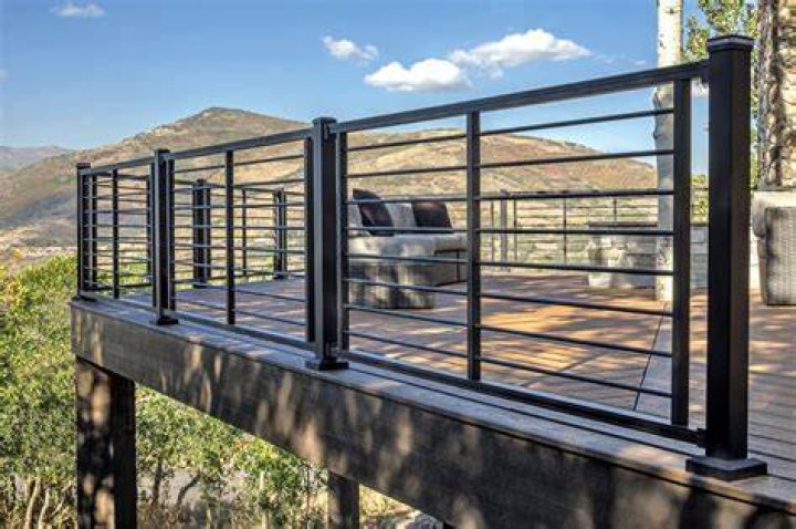 How much does aluminum deck railing cost?
