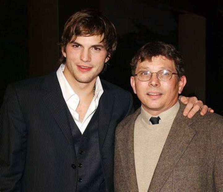 How much does Ashton Kutcher make on two and a half man?