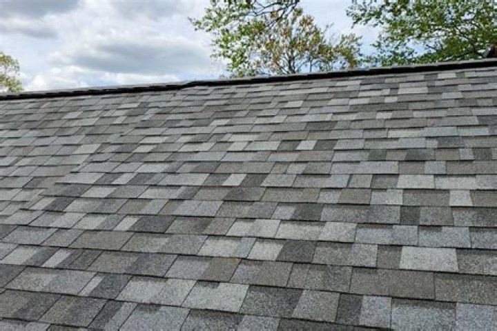 How much does it cost per square to shingle a roof?