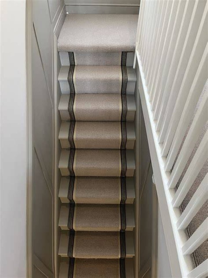How much does it cost to carpet a stair runner?