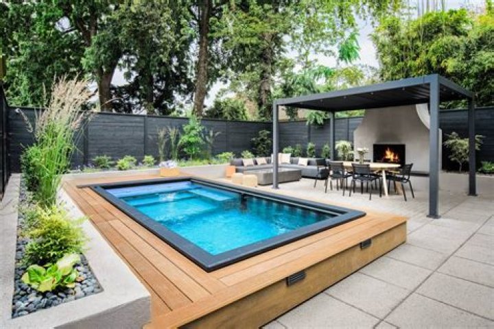 How much does it cost to design a backyard?