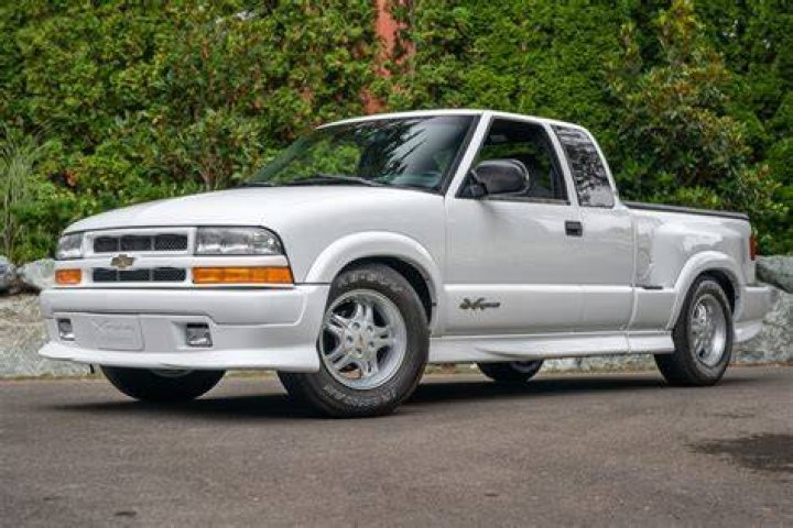 How much oil does a 1999 Chevy s10 take?
