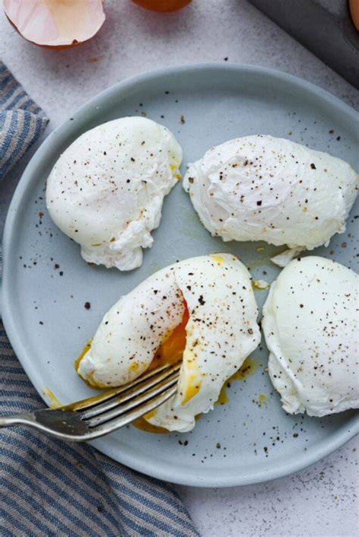 How much time does it take to poach an egg?