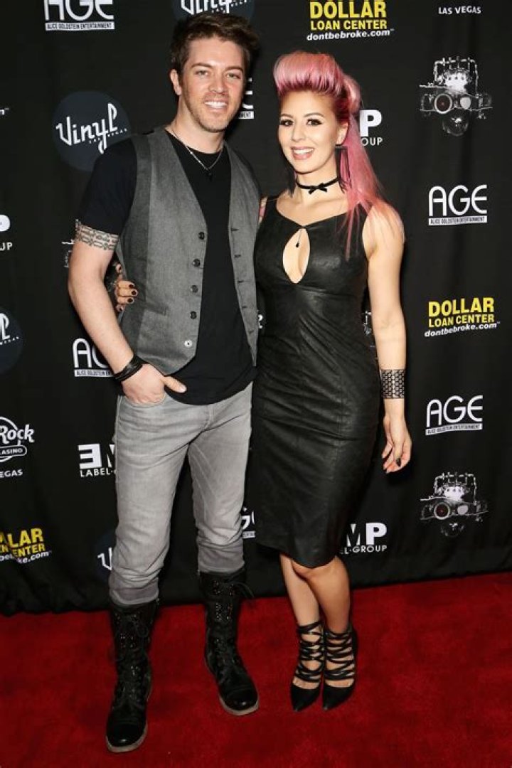How tall is JD Scott?