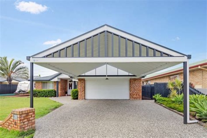 How wide is a double driveway Australia?