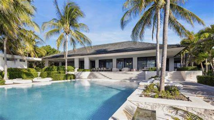 Is it expensive to live in the Bahamas?