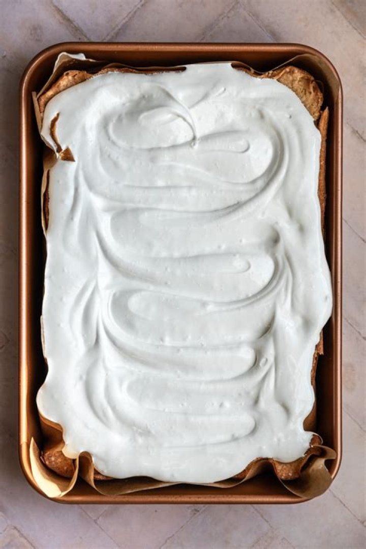 Should you refrigerate a cake with 7 minute frosting?