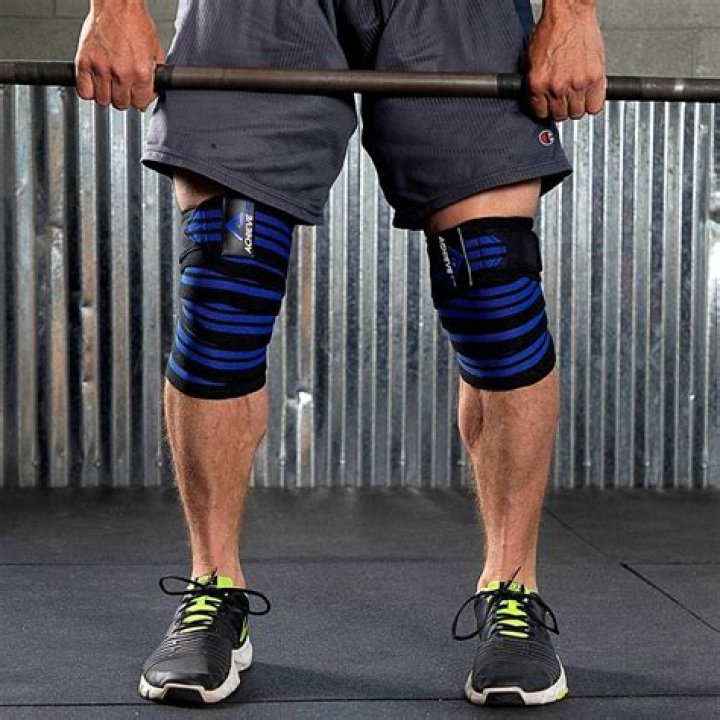 Should you wear knee wraps when squatting?