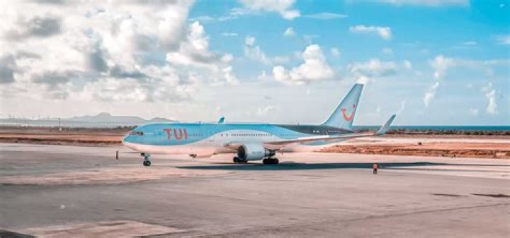 What airlines fly out of Omaha?