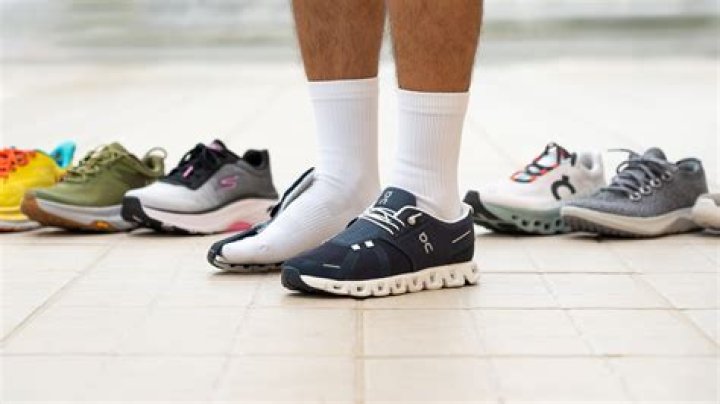 What are the best shoes to walk on the beach?