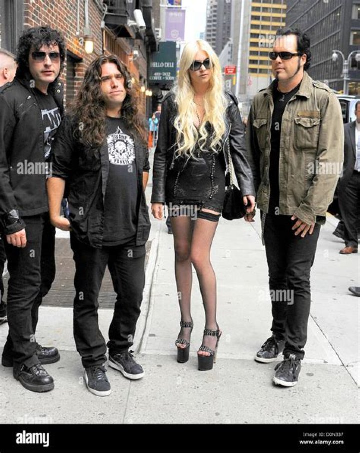 What band is Taylor Momsen in?