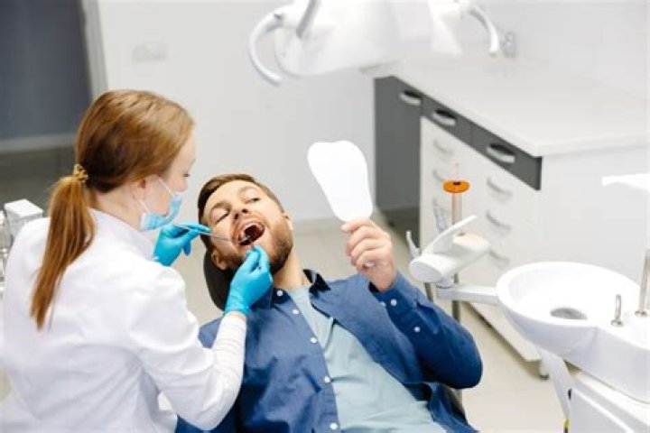 What can an expanded duties dental assistant do?