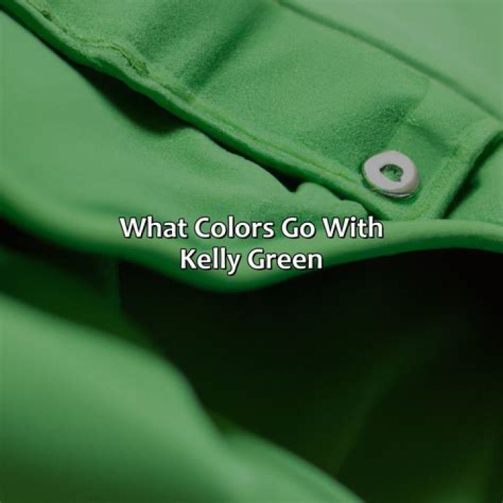 What color goes with Kelly green?