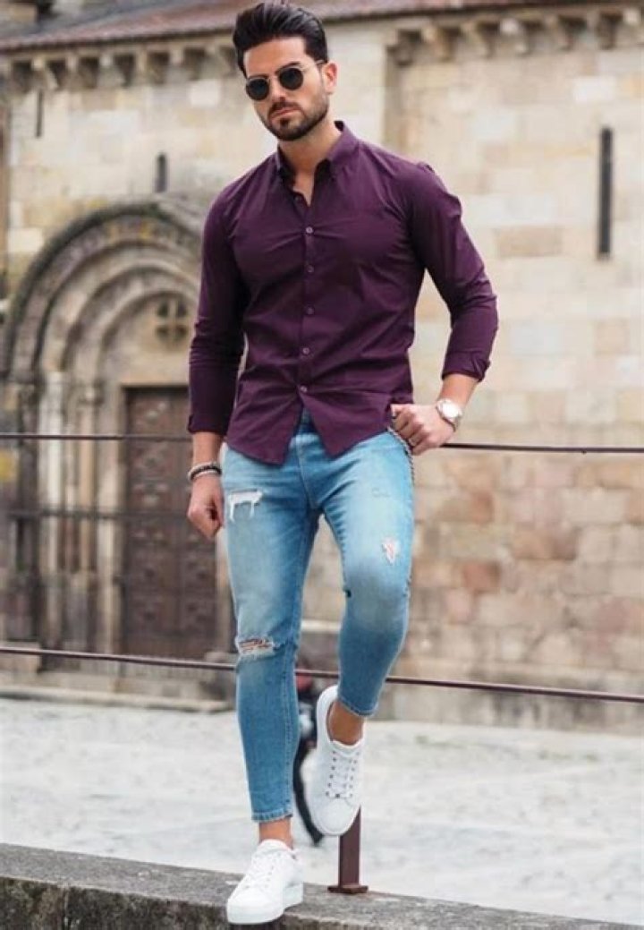 What color jeans go with a purple shirt?