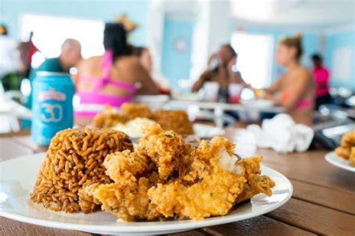 What do Bahamians eat for dinner?