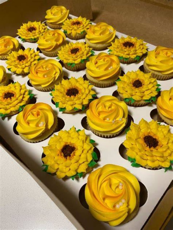 What do you tip sunflower cupcakes?