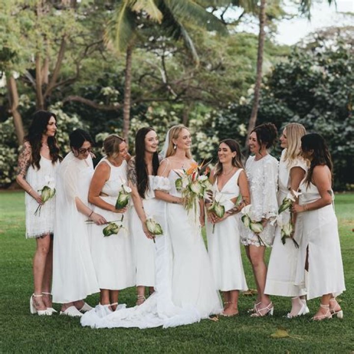What do you wear to an all white wedding?