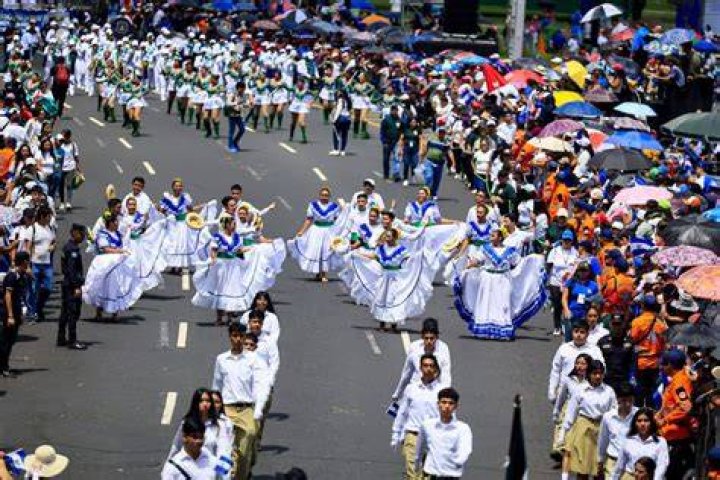 What does El Salvador do on Independence Day?
