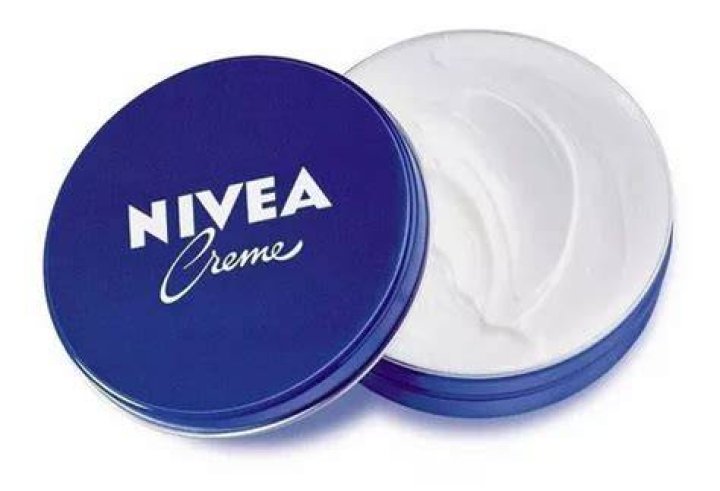 What does Nivea cream do to your face?