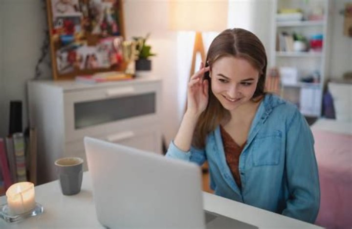 What does online mean on POF?