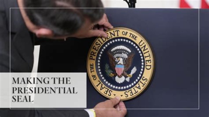 What font is used on the presidential seal?