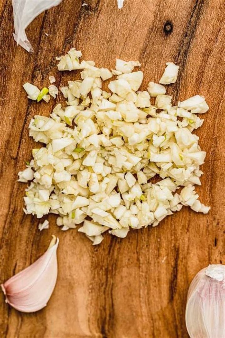 What is dry minced garlic?