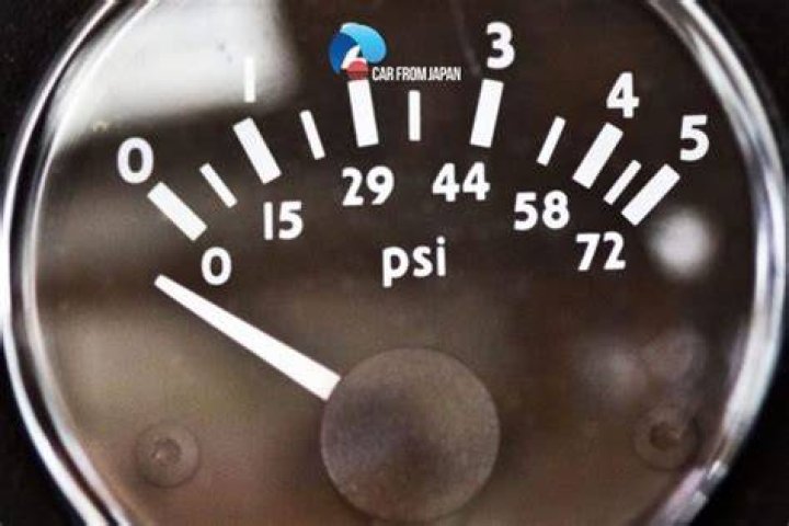 What is normal oil pressure kPa?