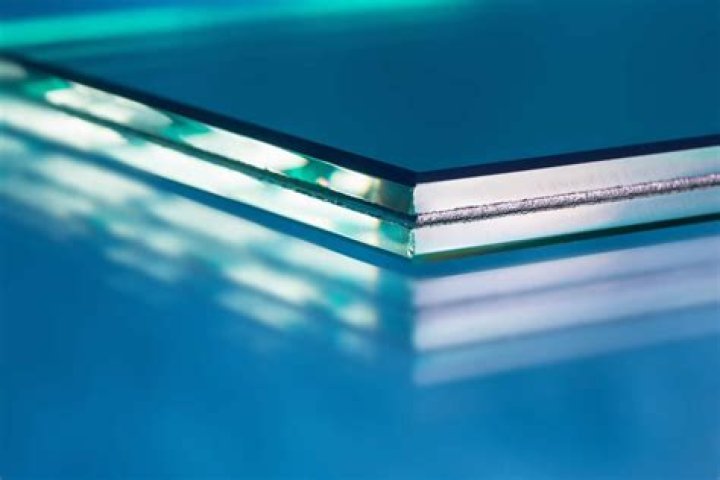 What is plate glass made of?